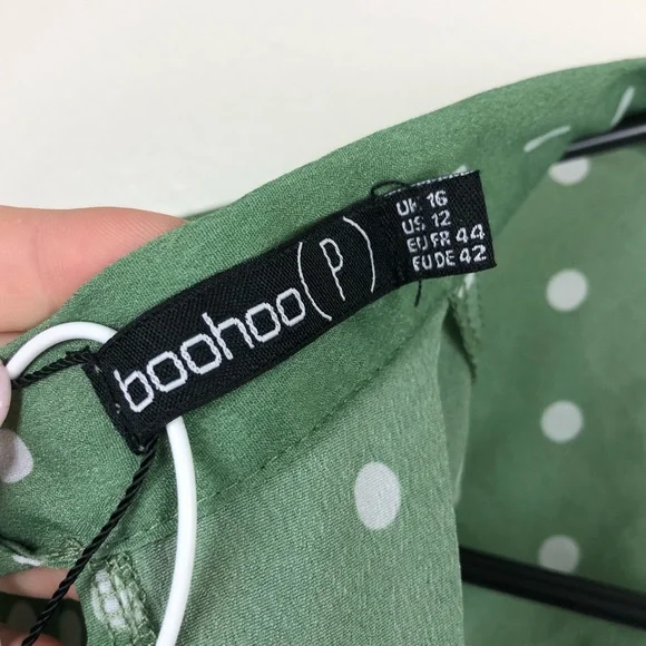 NWT Boohoo Petite High Neck Tie Back Spot Blouse - Picture 5 of 6